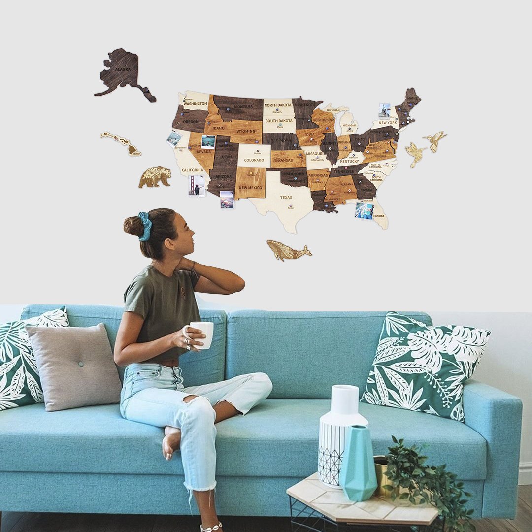 Wooden USA map with state flags push pins